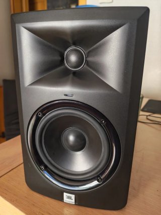 Monitores de estudio JBL LSR305 (par)
