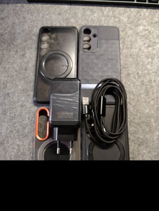 4 Fundas Galaxy S24, Cargador 150W y Cable