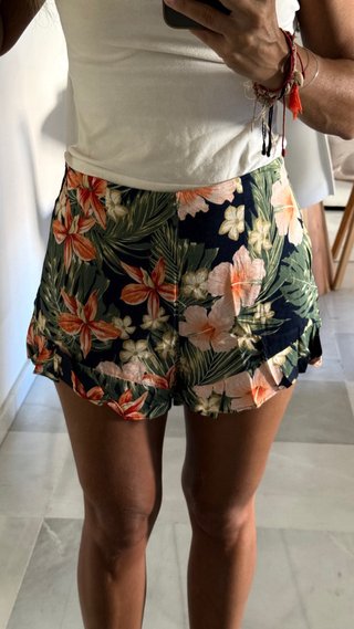 Shorts Zara Estampado Floral con volante