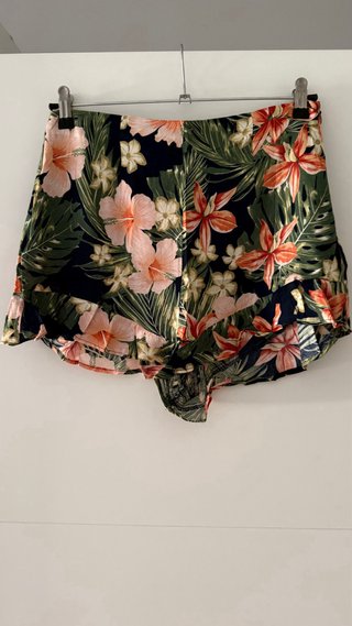 Shorts Zara Estampado Floral con volante