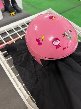 Chaqueta de esquí rosa para niña pantalon y casco