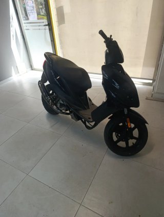 Yamaha Jog RR Negra