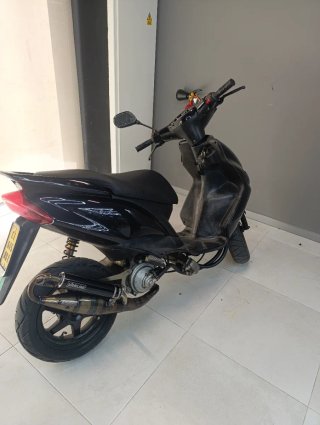 Yamaha Jog RR Negra