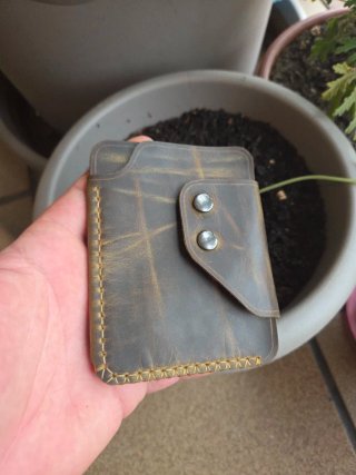 Cartera artesanal cuero caqui