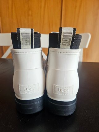 Botines UGG blancos y negros - Talla 40