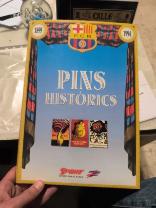 Colección Pins Históricos FC Barcelona y laminas