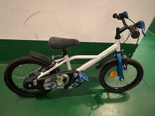 Bicicleta infantil blanca y azul