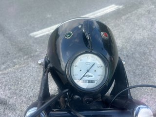Moto Clásica Universal B50 Negra/Marrón