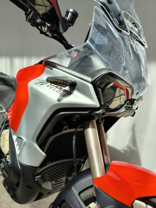MV Agusta Enduro Veloce Roja y Plata