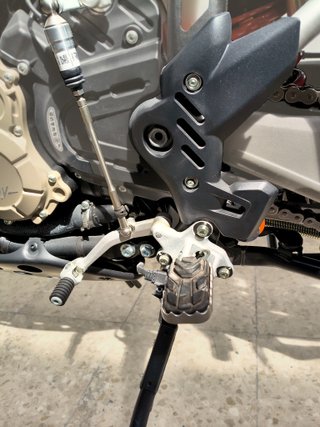 MV Agusta Enduro Veloce Roja y Plata