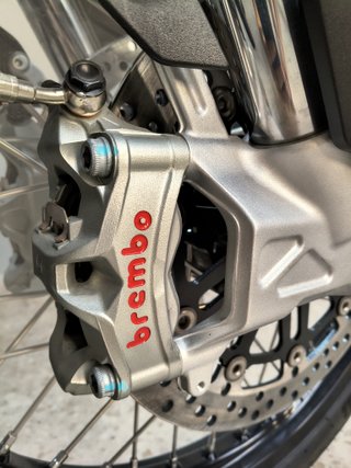MV Agusta Enduro Veloce Roja y Plata