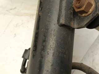 Amortiguador delantero izquierdo TOYOTA AVENSIS