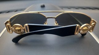 Occhiali da sole Versace dorati e neri