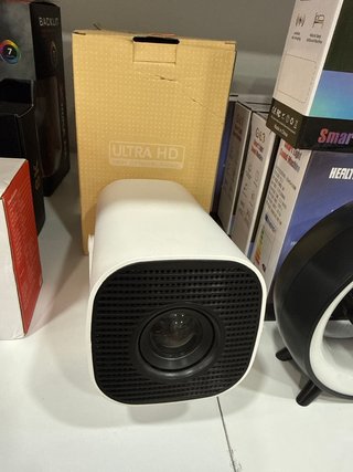 Proyector Ultra HD Negro y Blanco