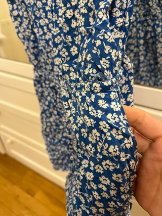 Mono H&M flores azul y blanco Talla L