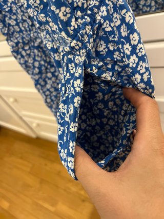 Mono H&M flores azul y blanco Talla L