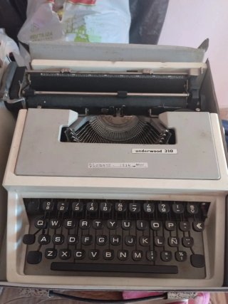 Máquina de escribir Underwood 310