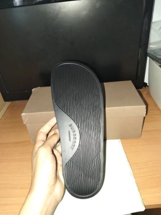 Chanclas Burberry Beige/Negro Talla 44