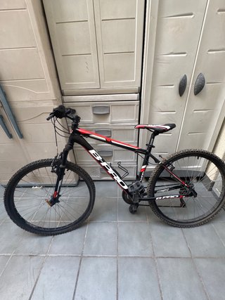 Bicicleta B-PRO Negra y Roja