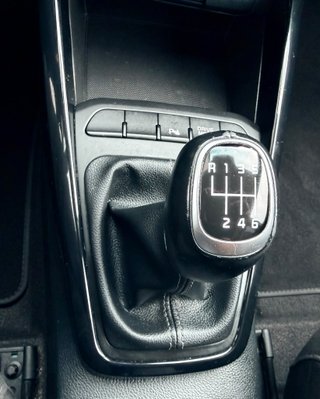 KIA Stonic 2024 ETIQUETA ECO