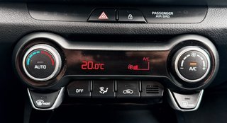 KIA Stonic 2024 ETIQUETA ECO