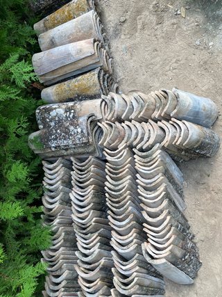 Tejas antiguas de barro para tejados