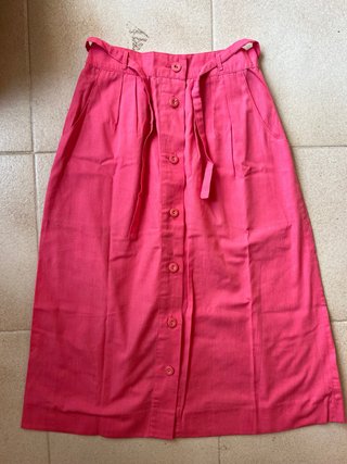 Falda larga rosa con botones