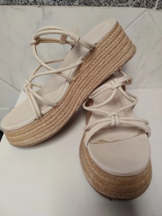 Sandalias cuña beige