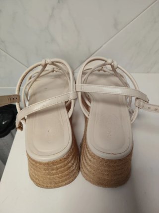 Sandalias cuña beige