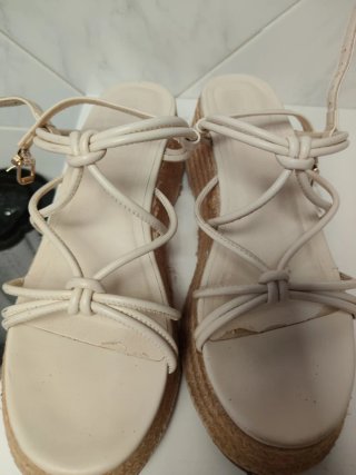 Sandalias cuña beige