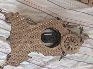 Reloj antiguo de bronce con figura