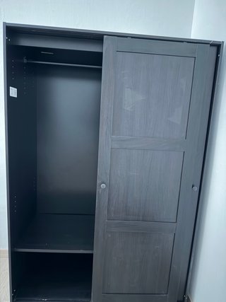 Armario puertas correderas madera oscuro