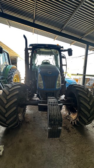 Tractor New Holland Azul