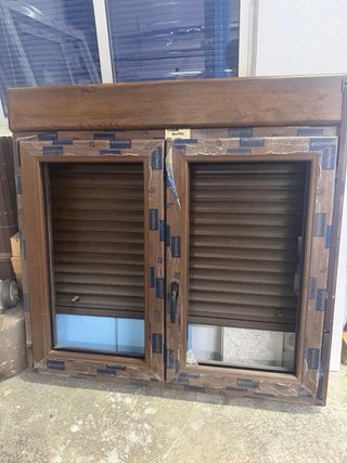 Ventana de PVC marrón con doble cristal