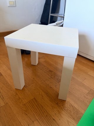 Complemento d'arredo bianco in legno