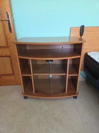 Mueble TV auxiliar con ruedas y cristal