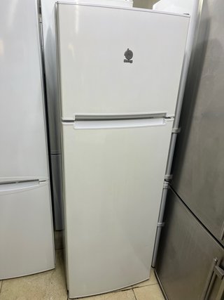 Nevera blanca con congelador