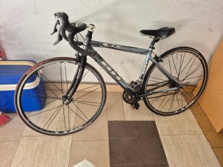 Bici carretera aluminio talla S horquilla carbono