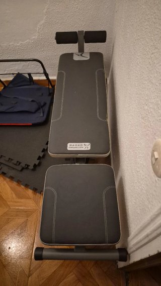 Banco de abdominales y saco de boxeo, bicicleta,
