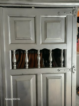 Armario dormitorio plateado