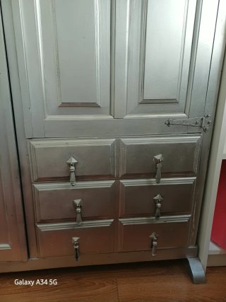 Armario dormitorio plateado