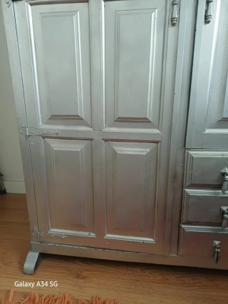 Armario dormitorio plateado