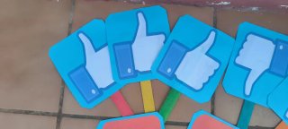 Paletas de emoticonos y corazones