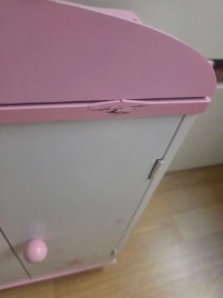 Armario de juguete rosa y blanco