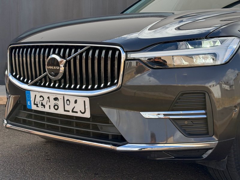 Volvo XC60 2022, foto 2