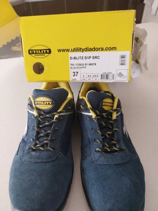 Zapatos de seguridad Diadora azul y amarillo