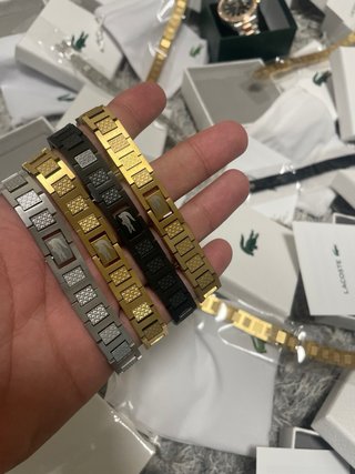 Pulseras Lacoste Doradas y Plateadas