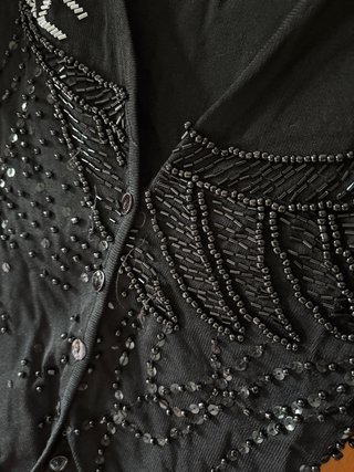 Chaqueta corta con pedrería