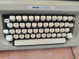 Máquina de escribir Olivetti LETTERA 40