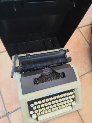 Máquina de escribir Olivetti LETTERA 40
